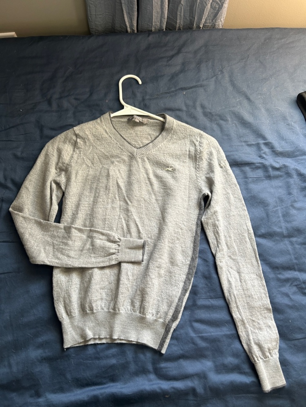 schockemöhle sports
Equestrian Light Gray V-Neck Sweater